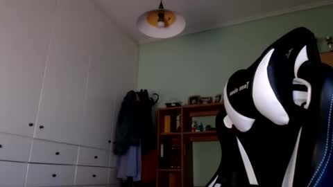 Snapshot of metalic18 chatting on 01-05-26, 06:33 FunnyTimeHere online show from 01-05-26, 06:33