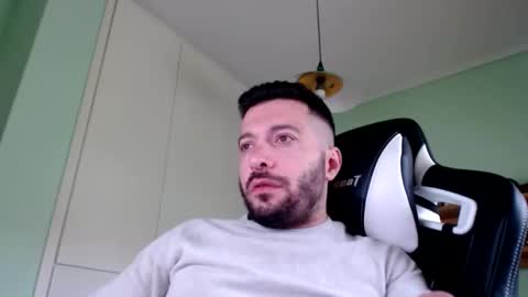 Snapshot of metalic18 chatting on 04-11-26, 08:40 FunnyTimeHere online show from 04-11-26, 08:40