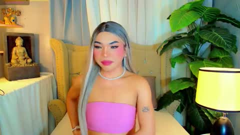 Snapshot of metawinathan chatting on 10-05-25, 01:42 myka online show from 10-05-25, 01:42