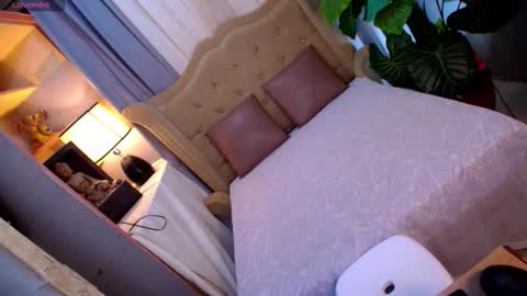 Snapshot of metawinathan chatting on 10-28-25, 03:32 myka online show from 10-28-25, 03:32