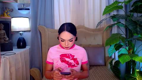 Snapshot of metawinathan chatting on 12-17-25, 03:34 myka online show from 12-17-25, 03:34