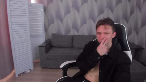 MEVERIK OUSHEN online show from 04-21-26, 02:01