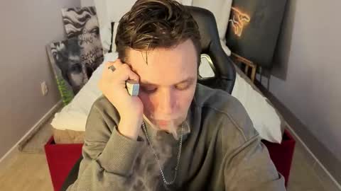 Snapshot of meverik_oushen chatting on 05-19-26, 01:56 MEVERIK OUSHEN online show from 05-19-26, 01:56
