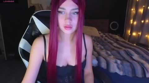 Snapshot of mezzalunaa chatting on 12-16-25, 12:15 vollmond online show from 12-16-25, 12:15