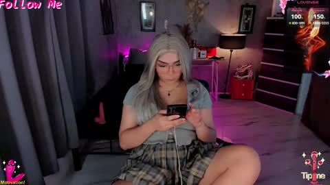 Snapshot of mhia_devil chatting on 12-16-25, 01:21 miss devil online show from 12-16-25, 01:21