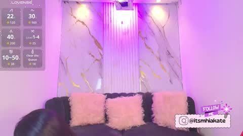 Mhia Kate online show from 11-19-25, 12:05