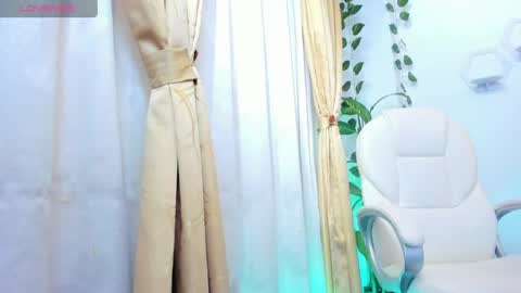 Mia online show from 04-27-26, 08:29