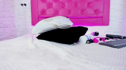 Snapshot of mia__099 chatting on 01-29-25, 11:25 Mia Blonde online show from 01-29-25, 11:25