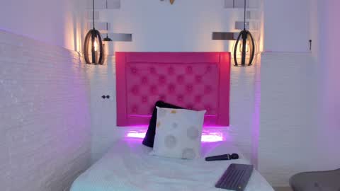 Snapshot of mia__099 chatting on 01-30-25, 07:15 Mia Blonde online show from 01-30-25, 07:15