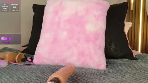 Snapshot of mia__099 chatting on 10-19-25, 08:09 Mia Blonde online show from 10-19-25, 08:09