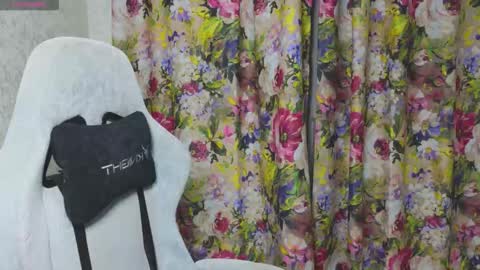 Snapshot of mia___lunaa chatting on 10-25-25, 07:41 Mia online show from 10-25-25, 07:41