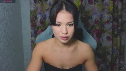 Snapshot of mia___lunaa chatting on 10-31-25, 08:10 Mia online show from 10-31-25, 08:10