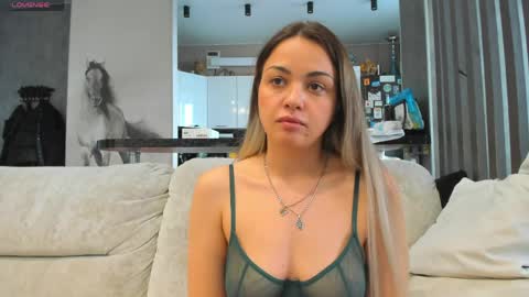 Mia online show from 05-06-26, 02:51