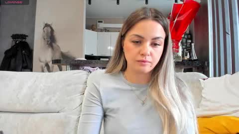 Mia online show from 05-19-26, 03:13