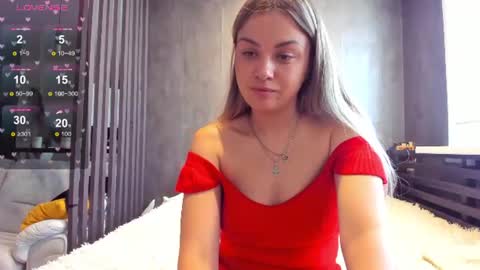 Mia online show from 06-19-26, 03:33