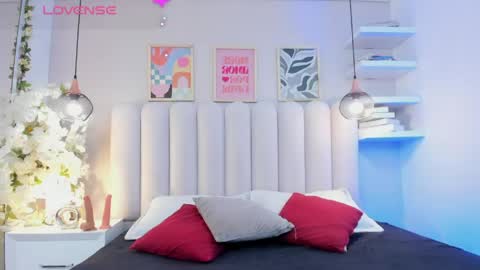 mia__bailey_ online show from 04-28-26, 03:11