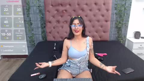 Mia online show from 02-19-25, 06:44