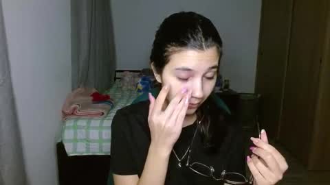 Mia online show from 10-21-25, 01:39