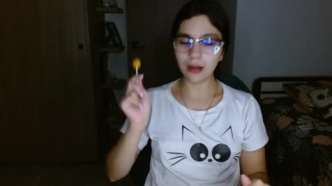 Snapshot of mia__lopez_ chatting on 05-20-26, 02:07 Mia online show from 05-20-26, 02:07
