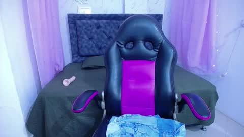 Snapshot of mia__thomson_ chatting on 09-11-25, 01:44 MIA online show from 09-11-25, 01:44