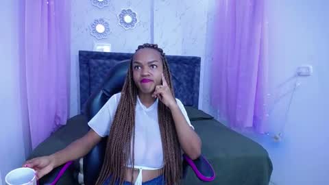 Snapshot of mia__thomson_ chatting on 09-16-25, 12:28 MIA online show from 09-16-25, 12:28
