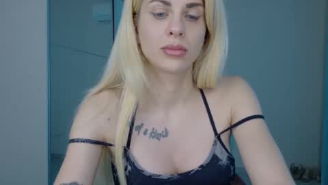 mia_angel online show from 05-25-26, 04:46