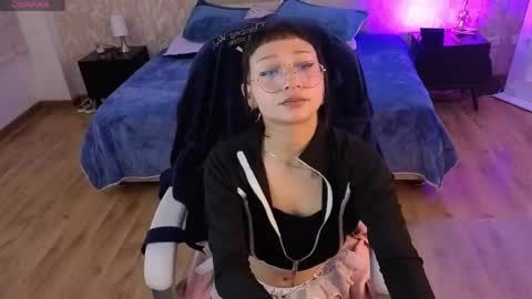 Snapshot of mia_bloom2 chatting on 05-26-26, 04:52 mia online show from 05-26-26, 04:52