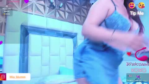 Snapshot of mia_blumm chatting on 10-07-25, 11:18 Miaa online show from 10-07-25, 11:18
