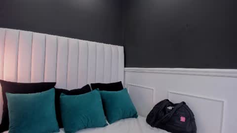Snapshot of mia_blumm_ chatting on 06-27-26, 12:22 Mia online show from 06-27-26, 12:22