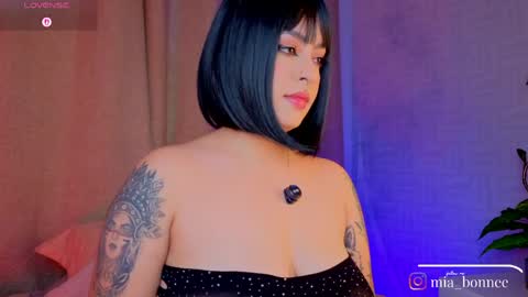 Snapshot of mia_bonneett chatting on 05-24-26, 05:12 online show from 05-24-26, 05:12