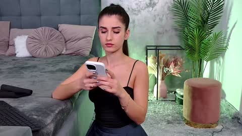 Snapshot of mia_carter99 chatting on 12-04-24, 08:51 Freya Allen online show from 12-04-24, 08:51