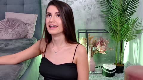 Snapshot of mia_carter99 chatting on 12-06-24, 10:08 Freya Allen online show from 12-06-24, 10:08