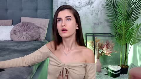 Snapshot of mia_carter99 chatting on 12-11-24, 10:06 Freya Allen online show from 12-11-24, 10:06