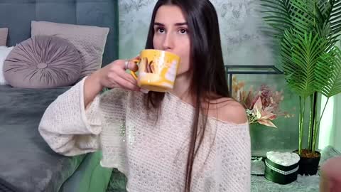 Snapshot of mia_carter99 chatting on 12-12-24, 10:09 Freya Allen online show from 12-12-24, 10:09