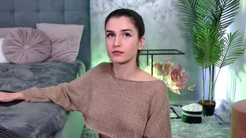 Snapshot of mia_carter99 chatting on 01-13-25, 11:06 Freya Allen online show from 01-13-25, 11:06