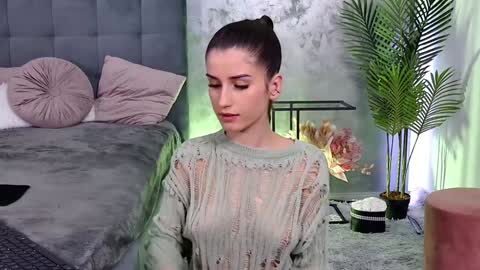 Snapshot of mia_carter99 chatting on 01-20-25, 09:22 Freya Allen online show from 01-20-25, 09:22