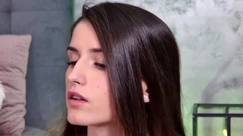 Snapshot of mia_carter99 chatting on 02-04-25, 12:19 Freya Allen online show from 02-04-25, 12:19