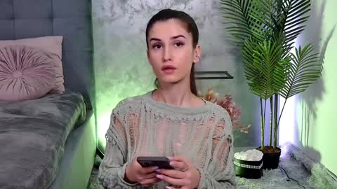 Snapshot of mia_carter99 chatting on 02-06-25, 10:10 Freya Allen online show from 02-06-25, 10:10