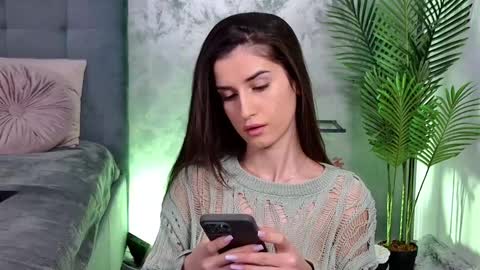 Snapshot of mia_carter99 chatting on 02-16-25, 09:16 Freya Allen online show from 02-16-25, 09:16