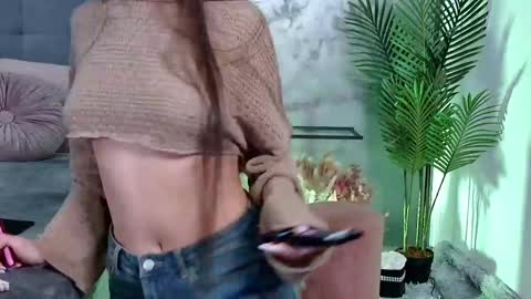 Snapshot of mia_carter99 chatting on 02-17-25, 09:19 Freya Allen online show from 02-17-25, 09:19