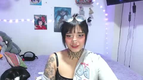 Mia online show from 06-05-26, 06:52