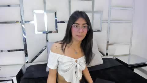 Snapshot of mia_clark18 chatting on 10-15-25, 04:18 mia_clark18 online show from 10-15-25, 04:18