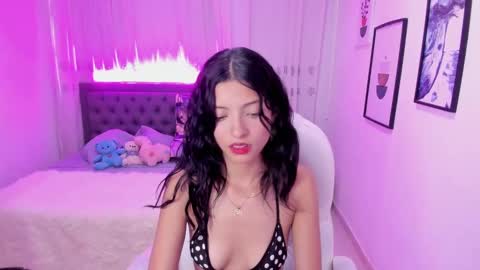 Mia online show from 11-21-25, 07:34