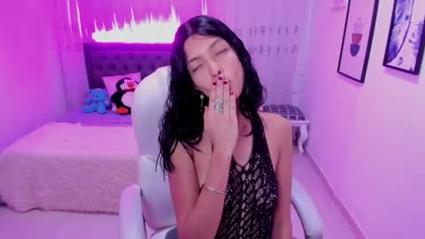 Mia online show from 11-28-25, 08:22