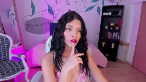 Mia online show from 03-17-26, 07:17