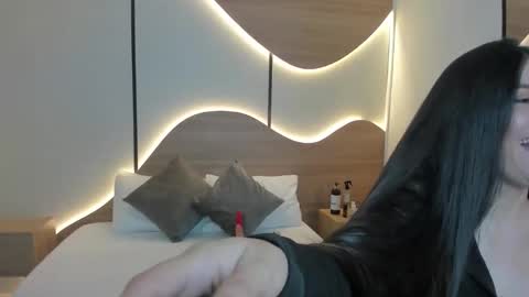 M I A  online show from 10-24-25, 02:52