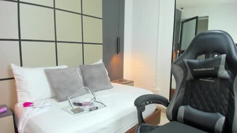 M I A  online show from 10-28-25, 02:37