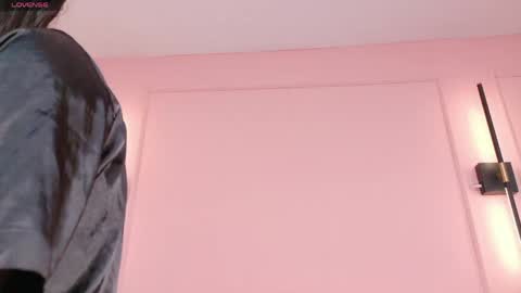 Mia 3 online show from 04-18-26, 08:20