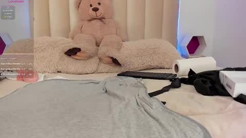 Snapshot of mia_corner chatting on 01-15-26, 10:13 mia_corner online show from 01-15-26, 10:13