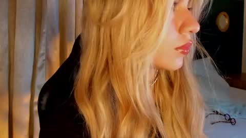 M I A  online show from 06-24-26, 07:13
